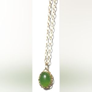 Women Green Oval Natural Chalcedony Gold Tone Necklace